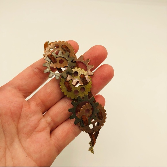 Steampunk gears and suede bracelet - Picture 10 of 10